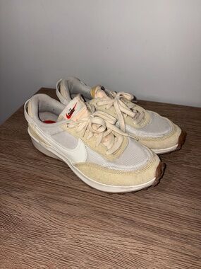 Nike Cream & White Low-Top Sneakers